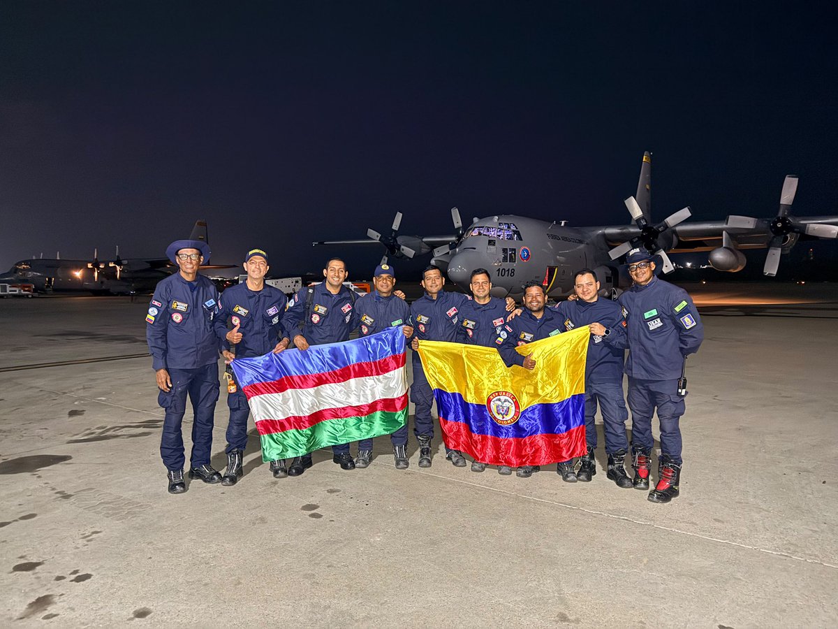 BomberosCali119's tweet photo. ¡Bienvenidos a casa héroes! 🇨🇴🚒
Tras 192 horas de trabajo ininterrumpido en Venezuela, nuestro equipo de rescatistas de Bomberos Cali, integrantes del USAR COL-1, regresa a Colombia con la misión cumplida. https://t.co/ZwbzwQ49cT