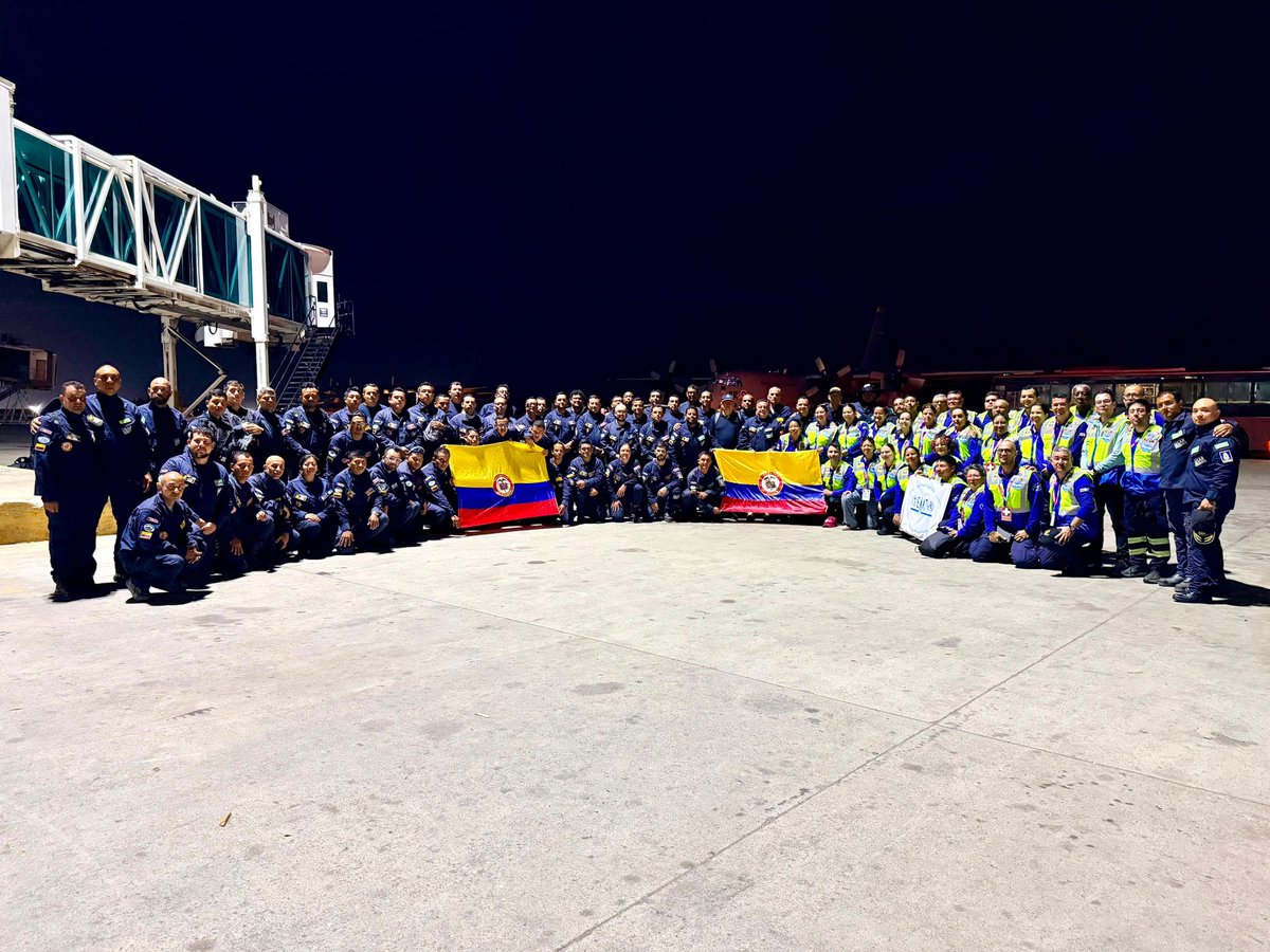 BomberosCali119's tweet photo. ¡Bienvenidos a casa héroes! 🇨🇴🚒
Tras 192 horas de trabajo ininterrumpido en Venezuela, nuestro equipo de rescatistas de Bomberos Cali, integrantes del USAR COL-1, regresa a Colombia con la misión cumplida. https://t.co/ZwbzwQ49cT