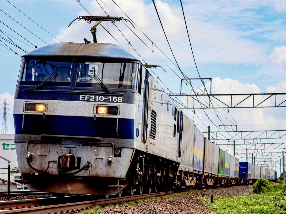 522_kiyo's tweet photo. おはようございます😊☀️
#吹田A275運用 #1055レ #EF210168 #EF210 #吹田機関区 #貨物列車 #電気機関車 #おはようトレイン https://t.co/eiMiCmI3GY