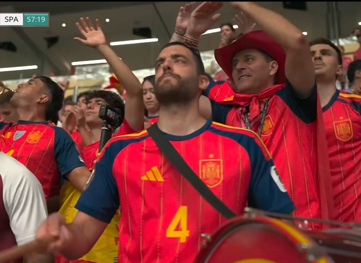 Molinika's tweet photo. ⚽️ ¡Gol de España 🇪🇸 !
👟 Mikel Merino.
Mikel Merino de las gradas a meter el Gol https://t.co/vmZfXIyavj