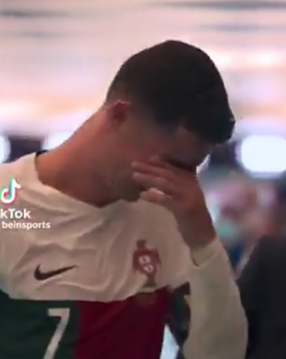 Cykan0's tweet photo. مسكين رونالدو …
لبس شعار نادي الفقر المنحوس وتحول من 
أسطورة كورة إلى أسطورة صياح😭

استفتحها مع الهلال وختمها مع إسبانيا🤣

#البرتغال_إسبانيا https://t.co/Vphrunuh8n