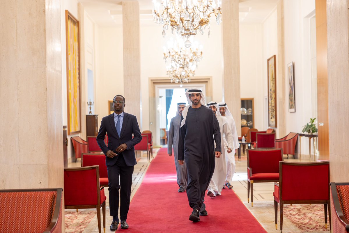 PR_Senegal's tweet photo. Le Président Bassirou Diomaye Faye a reçu en audience S.A. Sheikh Shakhboot bin Nahyan Al Nahyan, Ministre d'État chargé des Affaires africaines des Émirats arabes unis. Les échanges ont porté sur les projets en cours et le renforcement de la coopération entre les deux pays. https://t.co/VKZzc1FZ8r