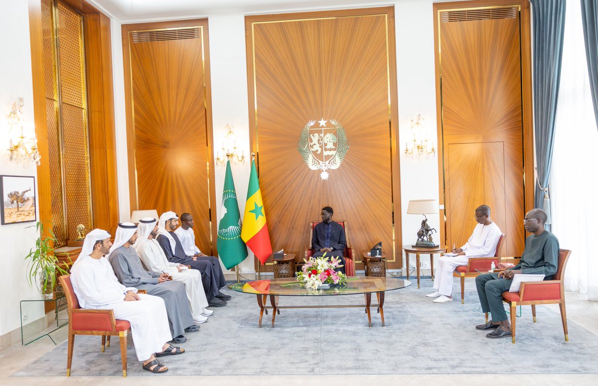 PR_Senegal's tweet photo. Le Président Bassirou Diomaye Faye a reçu en audience S.A. Sheikh Shakhboot bin Nahyan Al Nahyan, Ministre d'État chargé des Affaires africaines des Émirats arabes unis. Les échanges ont porté sur les projets en cours et le renforcement de la coopération entre les deux pays. https://t.co/VKZzc1FZ8r