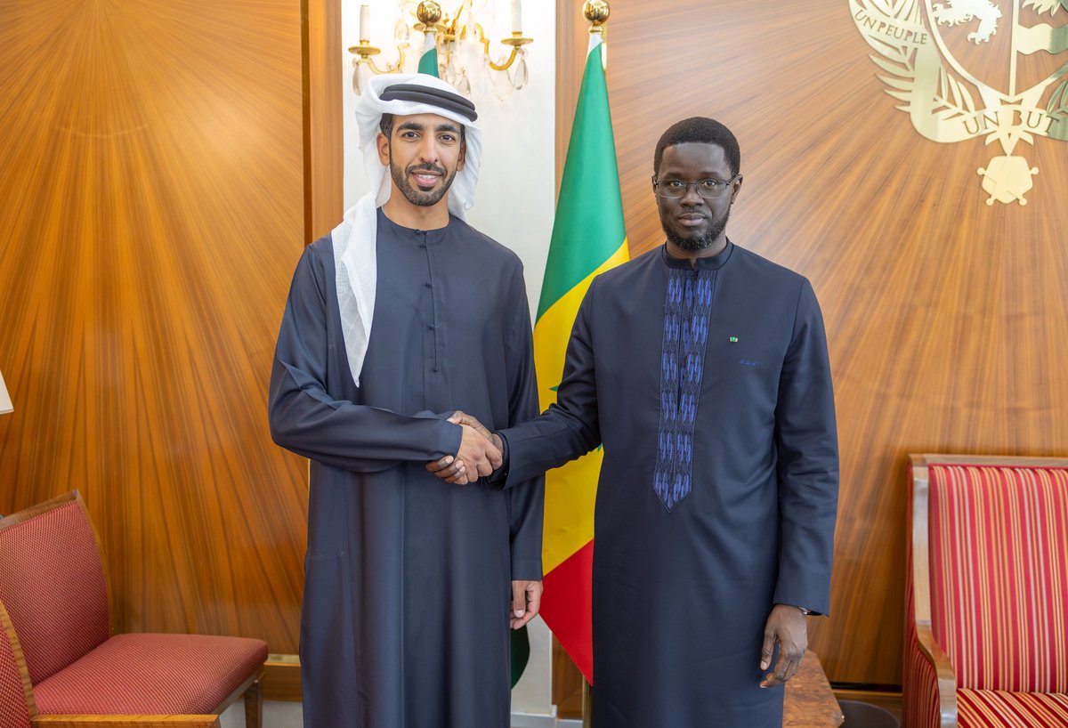 PR_Senegal's tweet photo. Le Président Bassirou Diomaye Faye a reçu en audience S.A. Sheikh Shakhboot bin Nahyan Al Nahyan, Ministre d'État chargé des Affaires africaines des Émirats arabes unis. Les échanges ont porté sur les projets en cours et le renforcement de la coopération entre les deux pays. https://t.co/VKZzc1FZ8r