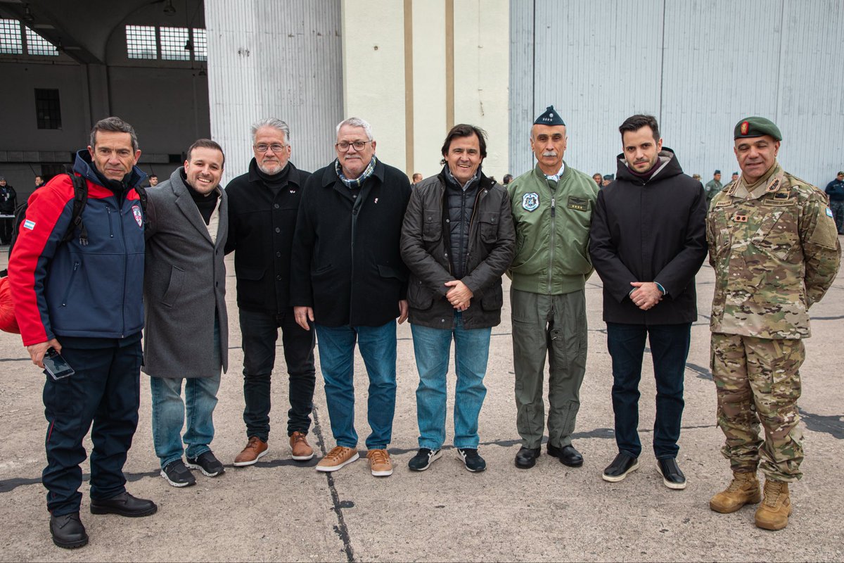 FerlautoMartin's tweet photo. El sábado despedí en El Palomar a las brigadas USAR 10 de Córdoba y USAR 15 de Santa Fe, que partieron a relevar a nuestros equipos en Venezuela.

Argentina responde donde hace falta buscar y rescatar vidas bajo los escombros. https://t.co/UyFavwaEqB