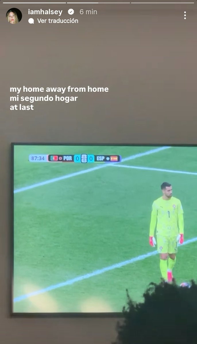 starlaright29's tweet photo. que hace la Halsey viendo el partido JAJAJAJA normal que ella y Yoongi sean besties ambos aman España 😭 https://t.co/Gjd7bch6NE