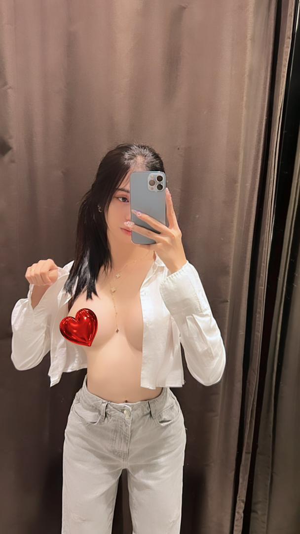 trans_yuki12's tweet photo. Would you kiss a trans woman (be honest)? 🏳️‍⚧️ https://t.co/tpFzGaKSOx