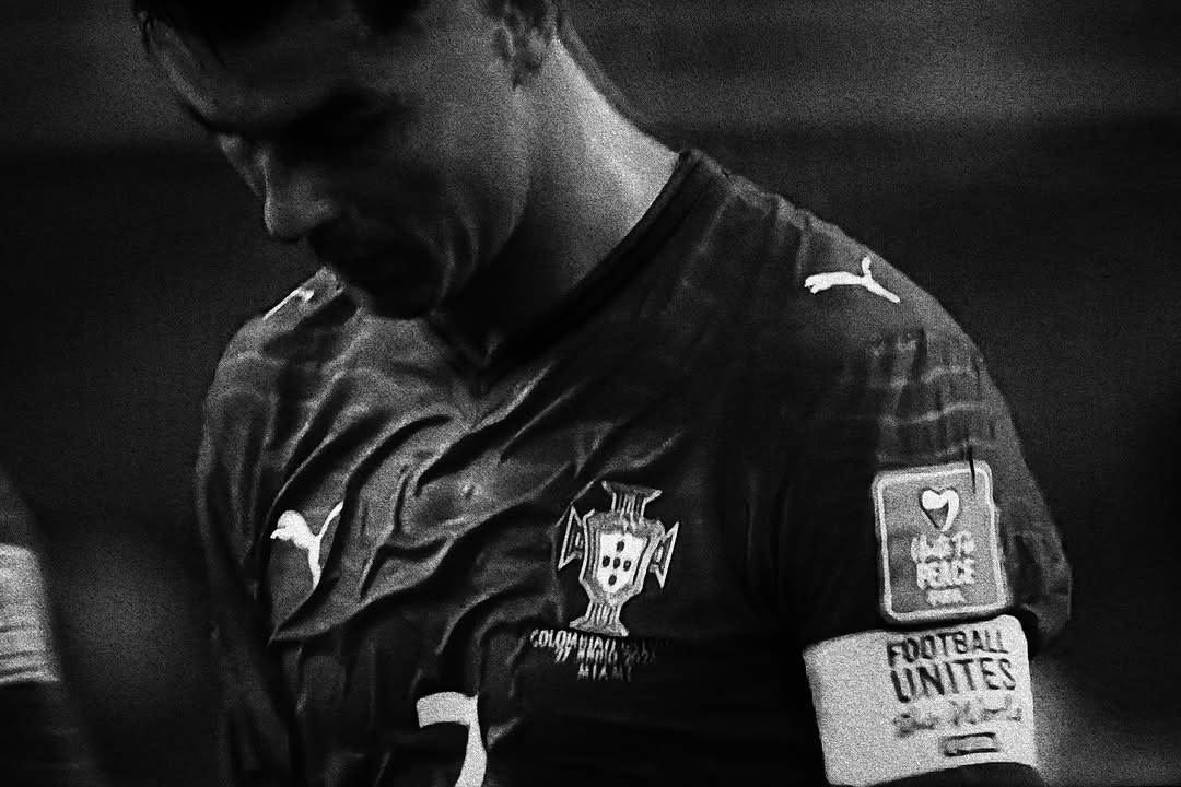 Madariyanhadi's tweet photo. Obrigado, @Cristiano. 🥹

For the goals. For the passion. For the mentality. For making us believe that “impossible” was only the beginning. 

🐐 https://t.co/N71mGoxSRr