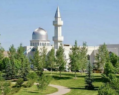 IslamCalgary's tweet photo. A warm welcome to Premier Doug Ford and Minister Stephen Lecce at Baitun Nur Mosque today.
A thoughtful, cordial conversation with our local Muslim leadership on matters of shared concern and community partnership.
Grateful for the spirit of mutual respect. https://t.co/8msQmekRDI