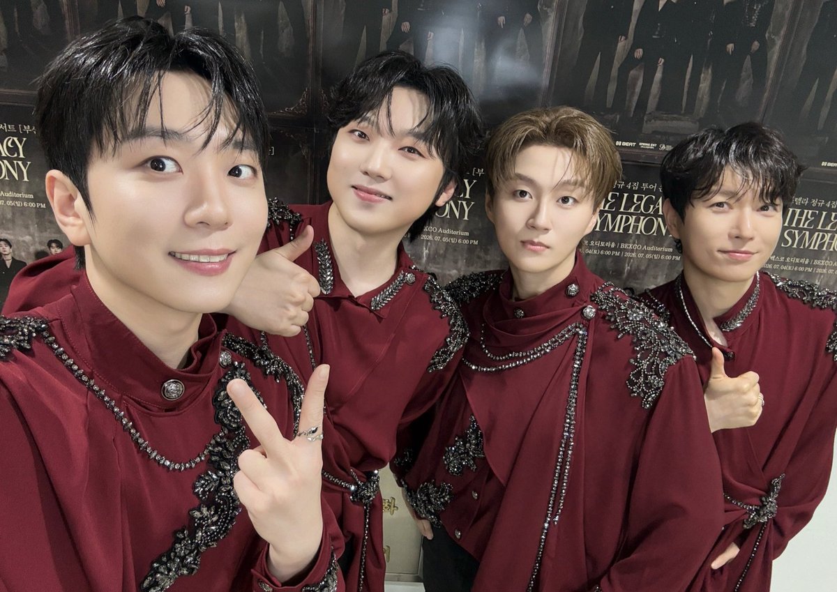 Rstr113's tweet photo. 라이브에 대한 모 가수 언급 보면서.. 탈인간급으로 라이브 잘하는, 미친 가창력 가수 4명이 한 그룹이라니! 천재들인데 심지어 노력까지 하다니! 그들이 내 아티스트라니! 작곡 편곡 프로듀싱도 기깔나게 하다니! 얼굴 잘생겨 말 잘해 인성 좋아 학벌까지 흠잡을데 없어. 내 어깨뽕 어디까지 올라갈까 https://t.co/N64oX5poGq