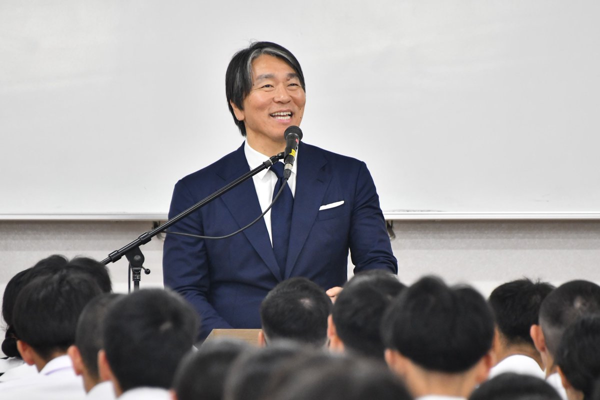 Jmsdf_tshq's tweet photo. ニューヨーク寄港中 #かしま に元野球選手⚾️ 松井秀喜氏が来艦‼️
実習幹部への講話や野球経験者との懇談、乗員への激励を頂きました✨
#海上自衛隊 #遠洋練習航海 #ニューヨーク #星稜高校 https://t.co/oV12l3x1wq