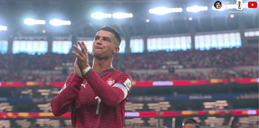 balotaromantico's tweet photo. não importa se você é mais messi ou cristiano ronaldo
quem ama futebol tá emocionado com essa cena aqui https://t.co/5bnoH17wtF