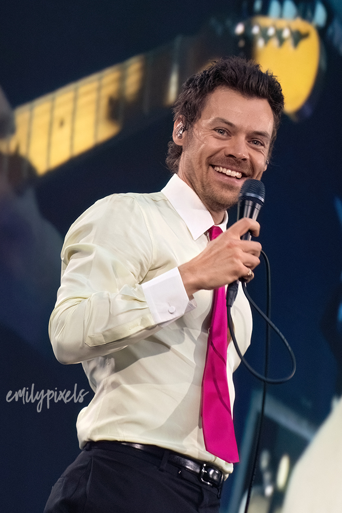 emilypixels's tweet photo. Harry Styles (Together Together Tour - London, Night 11). #TogetherTogetherLondon https://t.co/sMLjrXjHlQ