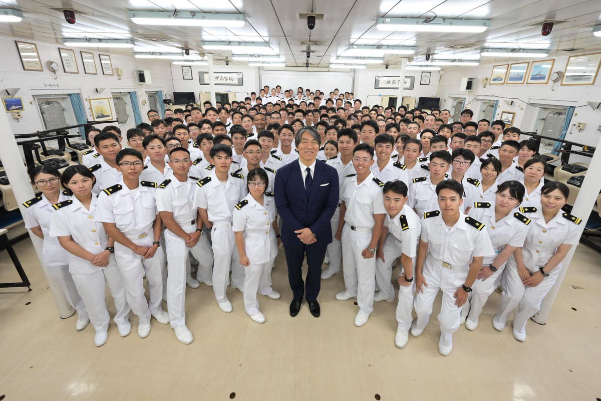 Jmsdf_tshq's tweet photo. ニューヨーク寄港中 #かしま に元野球選手⚾️ 松井秀喜氏が来艦‼️
実習幹部への講話や野球経験者との懇談、乗員への激励を頂きました✨
#海上自衛隊 #遠洋練習航海 #ニューヨーク #星稜高校 https://t.co/oV12l3x1wq