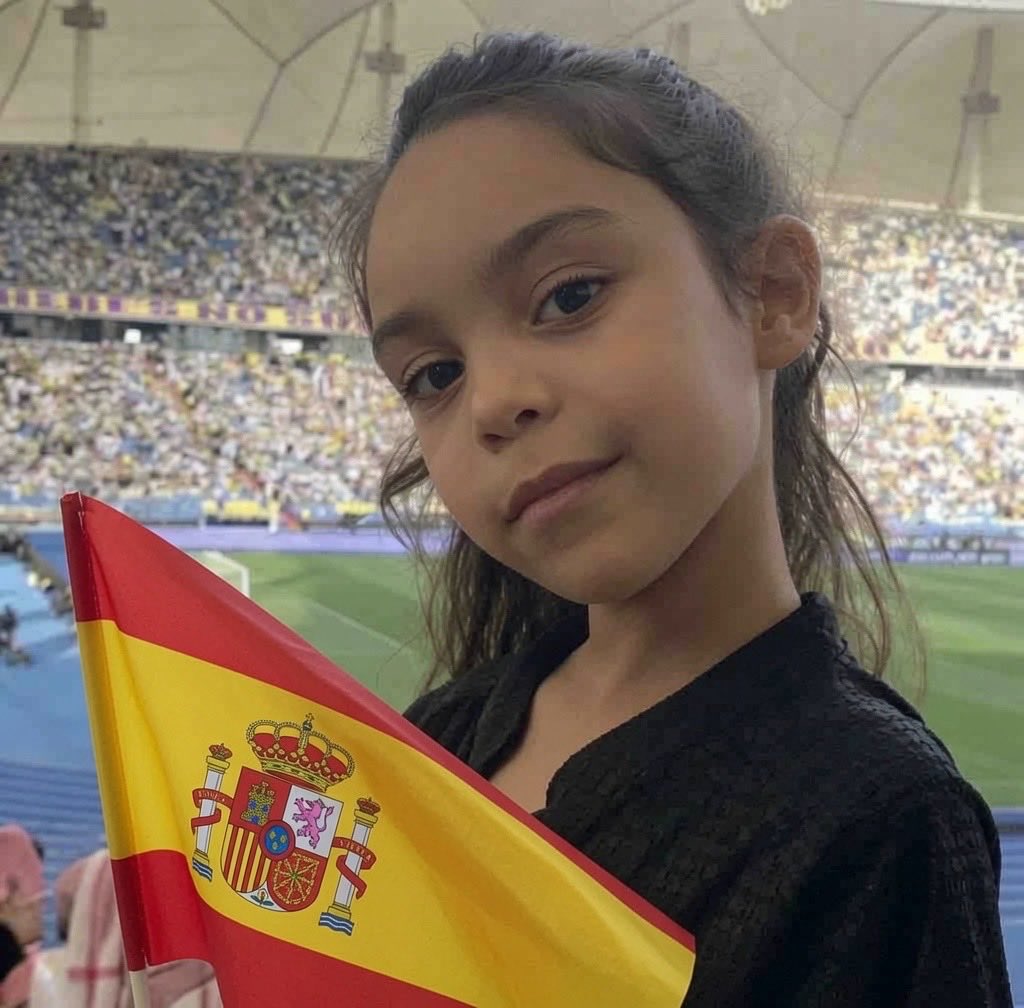 _benopaonyx1's tweet photo. This kid was there again
She really owns Ronaldo WTF 😭😂😂😂😂😂😂😂😂😂 https://t.co/zc159dOmLO
