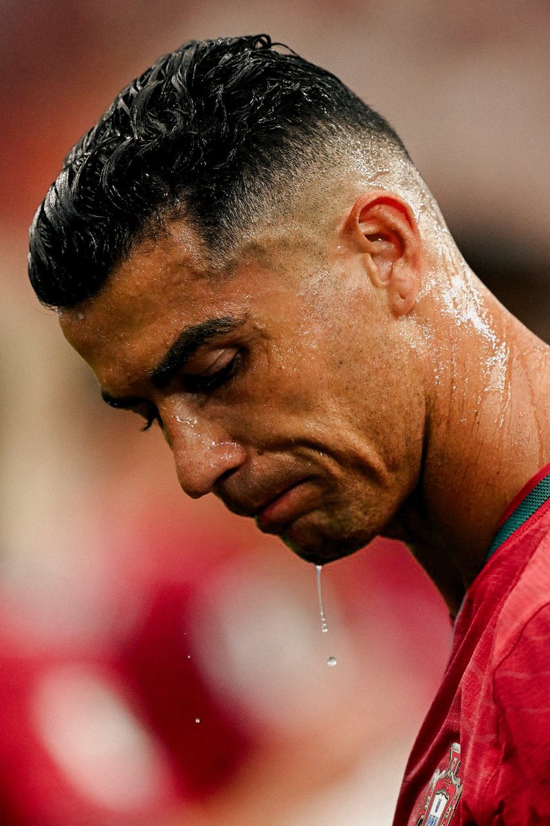 Jebaacz's tweet photo. Nie chce mi sie nic kurwa, jebac ta portugalie, najlepszy sklad kiedykolwiek, najwieksza kastracja kiedykolwiek rowniez, nigdy w zyciu sie na nich nie nabiore, dobrze ze juz nie trzeba im kibicowac, trener zajebal kolejne pokolenie, tyle, wypierdalac do domu. https://t.co/ImONgt08bU