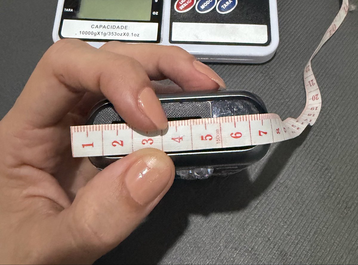busanside's tweet photo. INDICAÇÃO DE POWERBANK

Dimensões permitidas: 2,5cm × 8cm × 18cm
Peso permitido: por volta de 300g

Eu uso o GEONAV de 20000mAh a ANOS, ele pesa +/- 310gr, porém, ele entrou no show do Bad Bunny, Bruno Mars, Jonas Brothers e SKZ (minha amiga usou) sem problema ALGUM!

+ https://t.co/f0gKRR1DRW