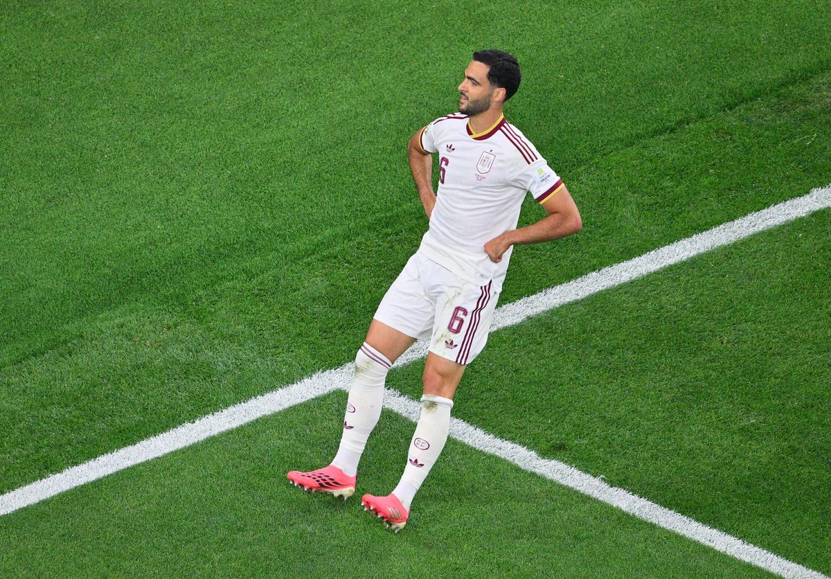 Daniel_Rmano's tweet photo. 35 matches consécutifs sans défaite.
6e blanchissage consécutif.
L'#España continue d'impressionner.
Elle vient de se qualifier pour les quarts de finale de la Coupe du monde. https://t.co/PEEfAzBj9I