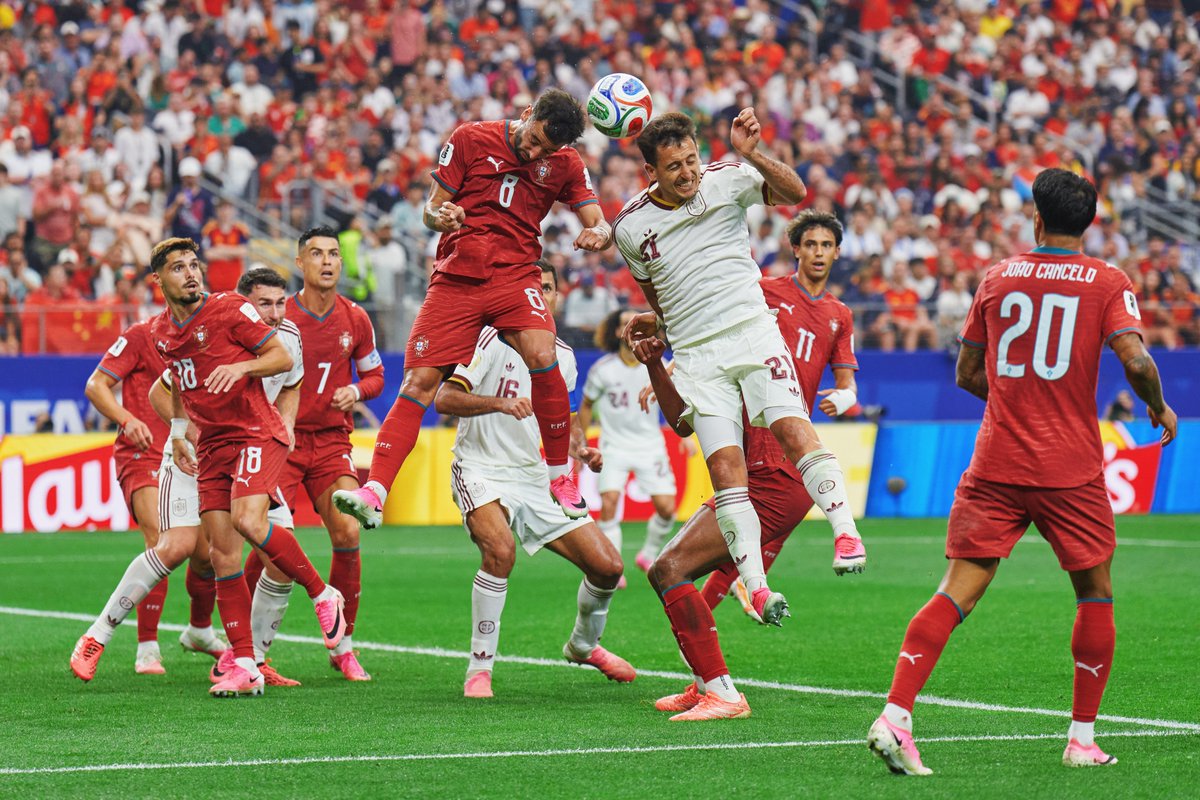 periodismobsas's tweet photo. La Selección de España venció a Portugal por 1 a 0 y pasó a cuartos de final: Mikel Merino en tiempo de descuento marcó el gol del triunfo #españa #portugal #merino #oyarzabal #cristianoronaldo #cristiano #ronaldo #cr7 #delafuente #lamineyamal #spain #fifa #Mundial2026 #unaisimon https://t.co/1dcskdIEYc