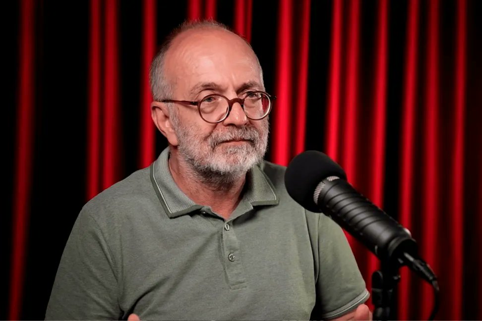 solhaberportali's tweet photo. Kemal Okuyan: Bir kırılma dönemindeyiz, NATO'yu ve NATO'culuğu ülkeden çıkarmalıyız

TKP Genel Sekreteri Kemal Okuyan, Ankara’daki NATO Zirvesi’ni ve iktidarın zirve gölgesinde derinleştirdiği baskı politikalarını değerlendirdi.

Okuyan, iktidarın bu zirveyi 1923’ün tasfiyesi üzerine "yeni bir AKP Türkiyesi" inşa etmek için dış destekli bir fırsat olarak gördüğünü belirtirken, bu kuşatmaya karşı örgütlü mücadelenin ve direncin hayati önemine vurgu yaptı.

https://t.co/hSWeDMgfUb