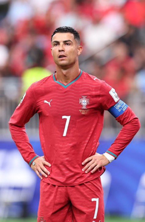 misterFCP's tweet photo. 🚨🌎 𝗔𝗚𝗢𝗥𝗔: Bruxo do Gana, Nana Kwaku Bonsam, em direto para a BBC:

“Eu não lancei maldição nenhuma ao Cristiano Ronaldo, ele é que é fraco mesmo.” https://t.co/SKmQRxlroN