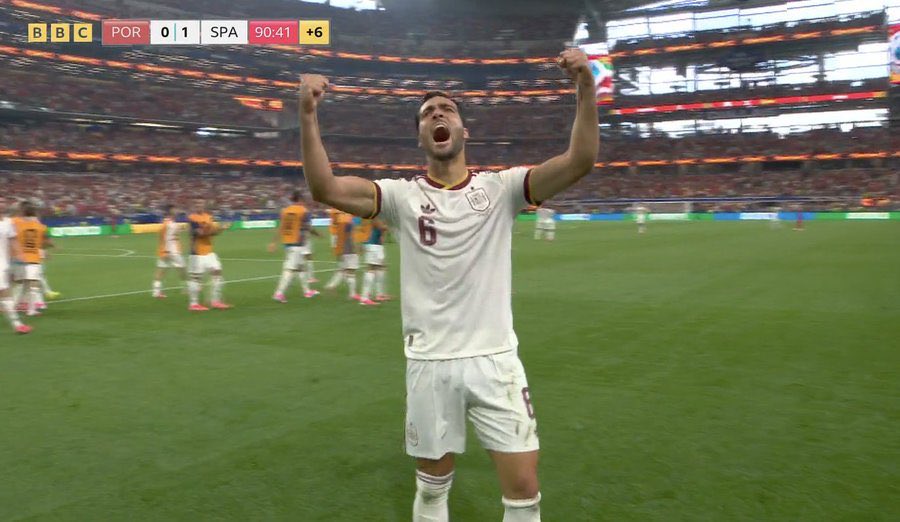 sanferminlive's tweet photo. Chupinazo de España. Mikel Merino grita viva San Fermín al terminar el partido que clasifica a la selección gracias al gol del Navarro. https://t.co/2uXamsmmVd
