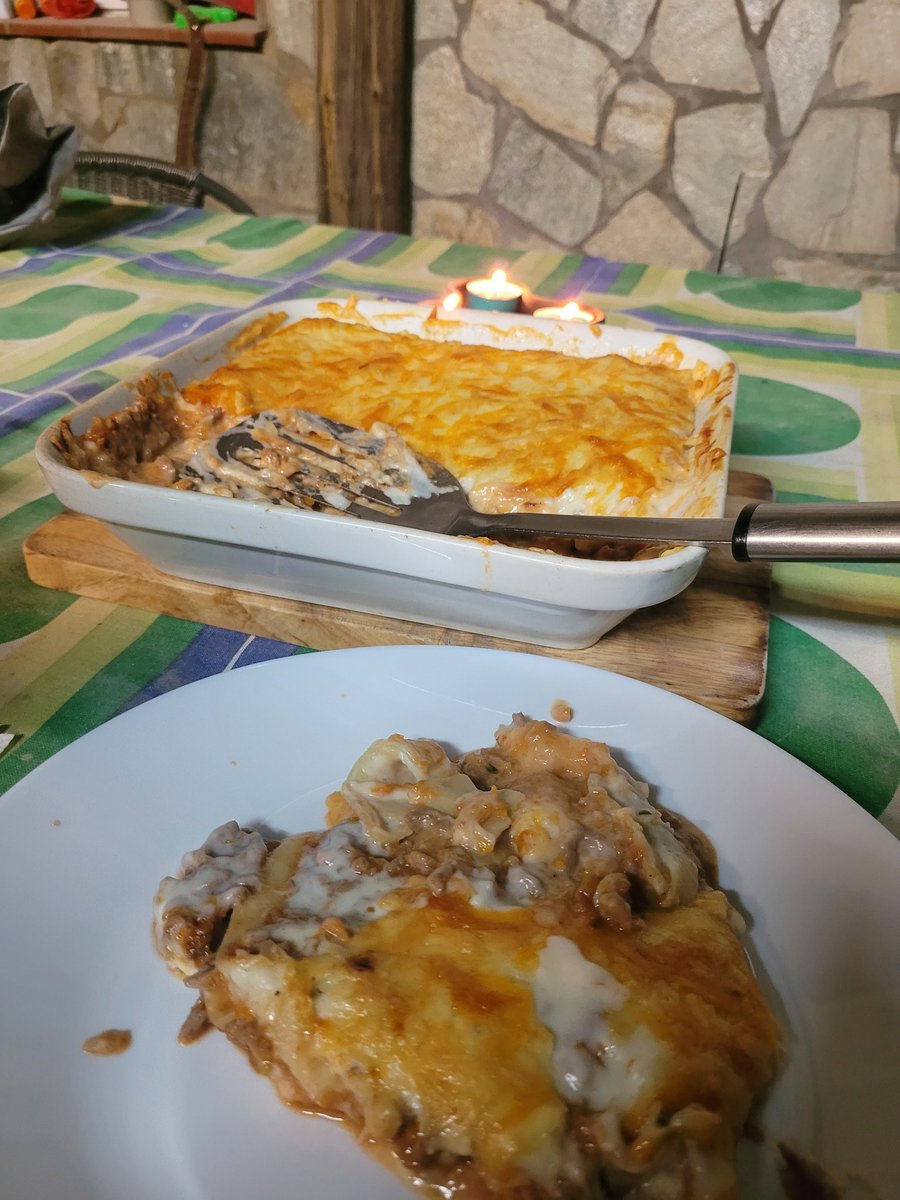 arkian25's tweet photo. Lasaña casera para celebrar el cumple de la maravillosa @GajorroLover 

Te amo cariño ❤ https://t.co/uq8NAK7wjc