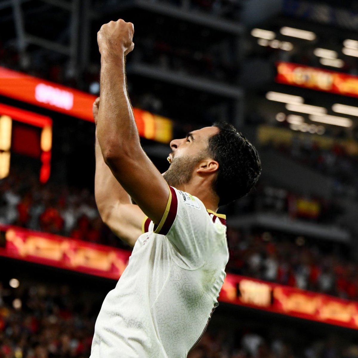 Rarosemena11's tweet photo. Ha ganado (1-0) España y así termina la historia de Cristiano Ronaldo en las Copas del Mundo. 

Una despedida insípida para una selección que, por el enorme talento de su plantilla, llegaba para muchos como una de las grandes favoritas al título, mientras que para otros mantenía la amenaza de volver a decepcionar, como le ha ocurrido en buena parte de la era de Cristiano. 

Mucho nombre, muchas estrellas, pero nuevamente sin dar ese salto que tantas veces se esperaba de Portugal en un Mundial.