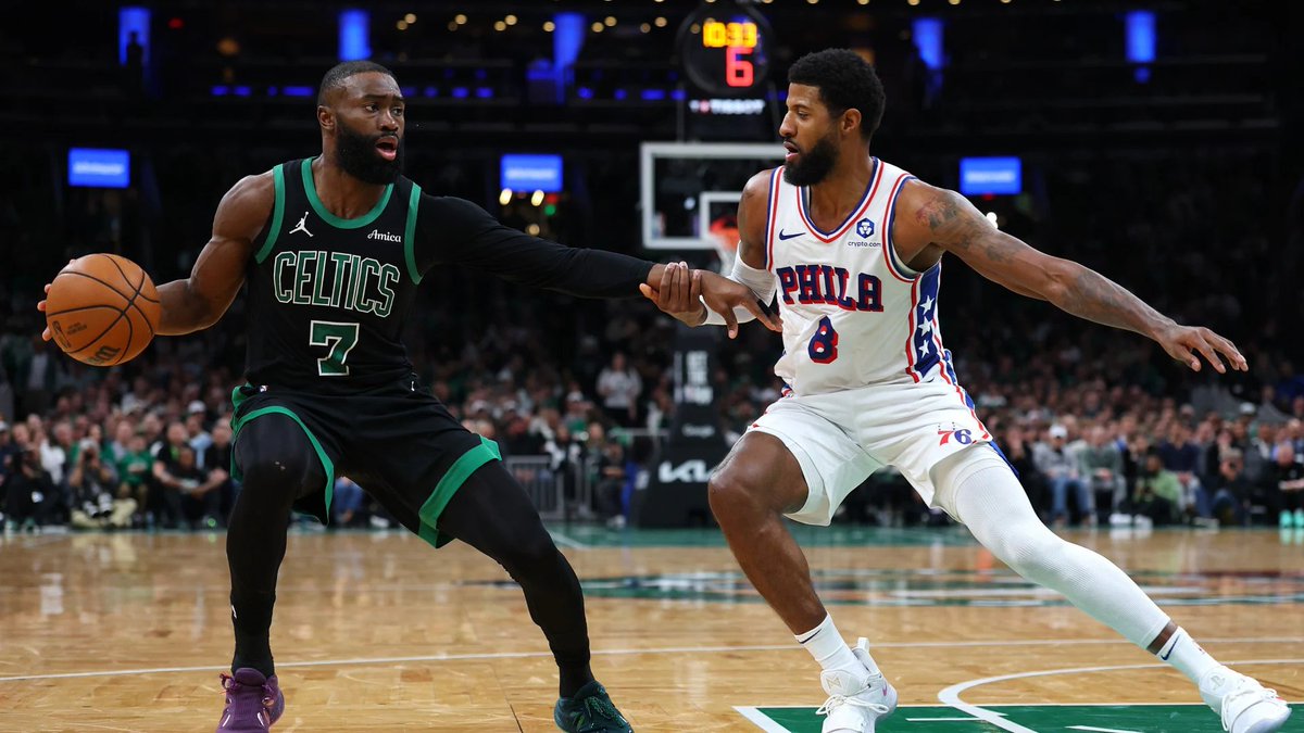 TrashTalk_fr's tweet photo. « Nous aimons beaucoup Paul George. Paul est un très bon joueur. Quand on le regarde en Playoffs, on voit un joueur capable de porter son équipe pendant une partie d’un quart-temps ou d’une mi-temps, mais aussi de jouer un rôle complémentaire des deux côtés du terrain au plus haut niveau. »

- Brad Stevens