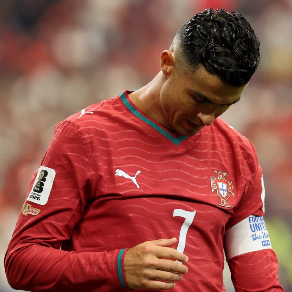 goalsside's tweet photo. 🚨🚨| NEW: Cristiano Ronaldo has attempted 0 dribbles in his last 9 matches.He has not completed one in his last 15 matches. 😱

[@statmusefc] https://t.co/v3fayRNeiO