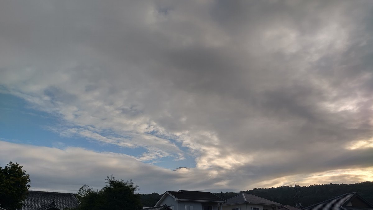 3007moco1124's tweet photo. おはようございます
今朝の富士山 https://t.co/N04lM23HpW