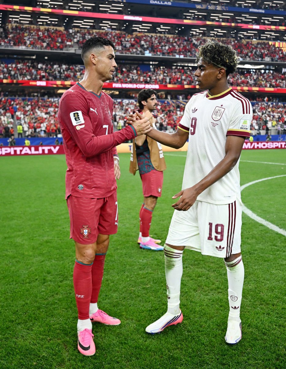 i3merz's tweet photo. Lamine Yamal &amp; Cristiano Ronaldo #FIFAWorldCup https://t.co/xZZgZq18WP