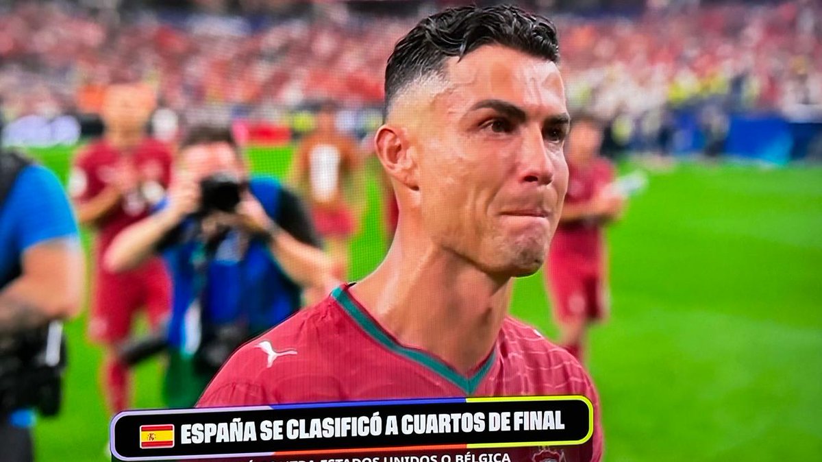 fabriciovelav's tweet photo. Llora Cristiano Ronaldo... 

Llora el fútbol 😭 https://t.co/HaDsGCf78b