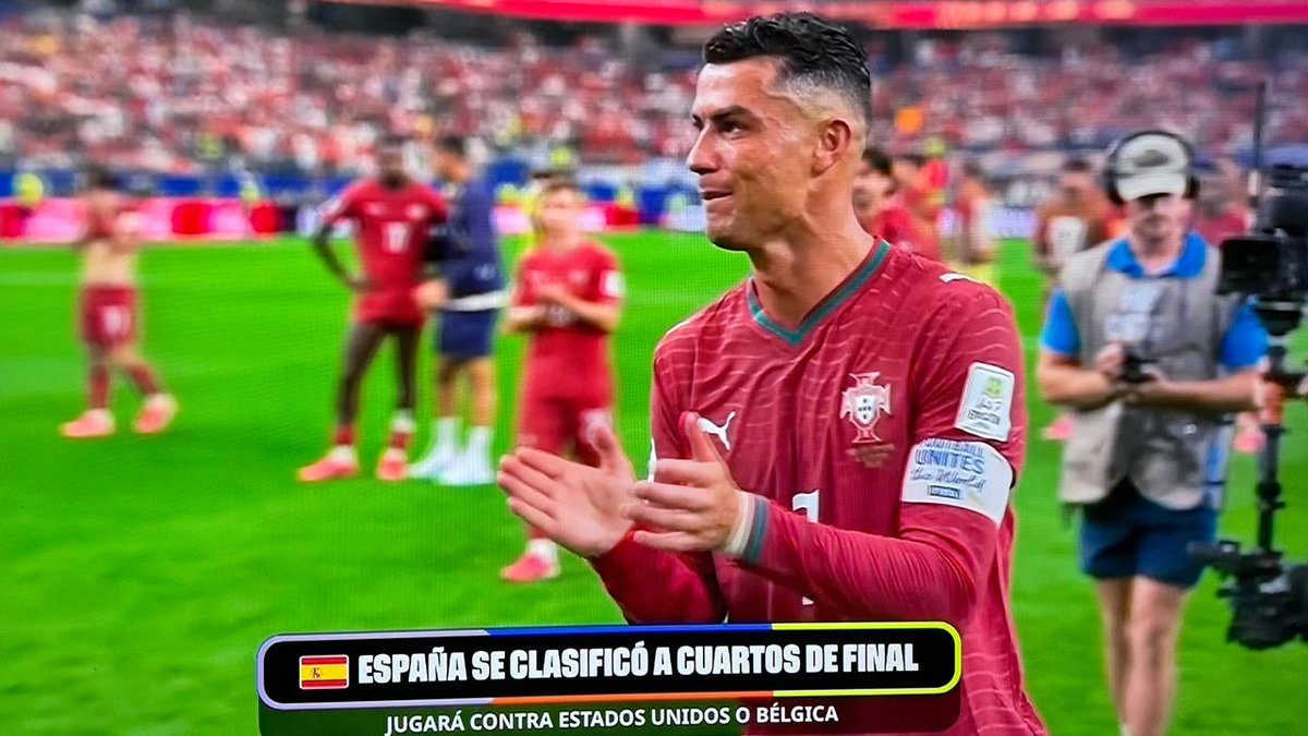 fabriciovelav's tweet photo. Llora Cristiano Ronaldo... 

Llora el fútbol 😭 https://t.co/HaDsGCf78b