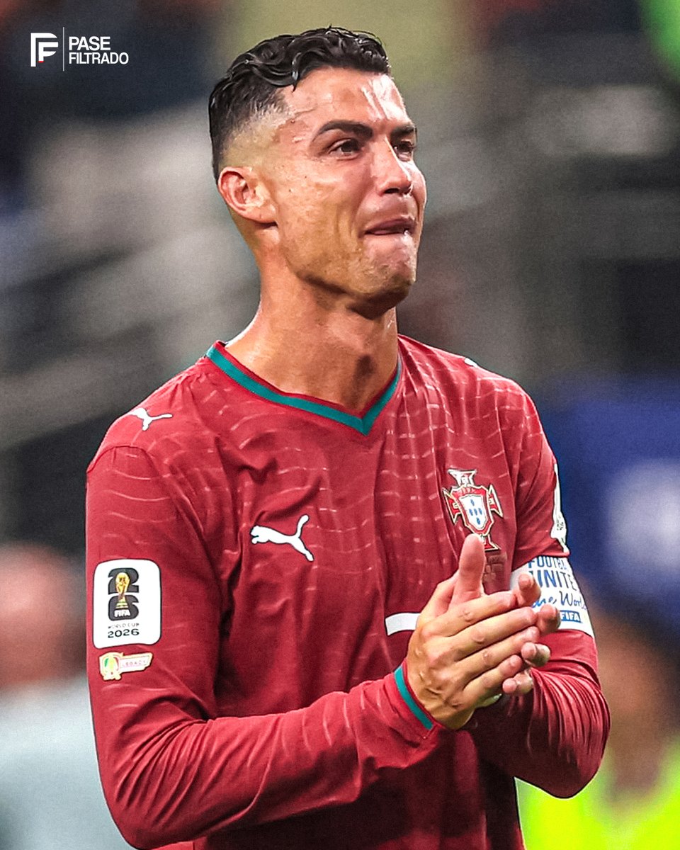 pasefiltradope's tweet photo. 𝗡𝗢𝗦 𝗗𝗨𝗘𝗟𝗘 𝗔 𝗧𝗢𝗗𝗢𝗦: 𝗟𝗔𝗦 𝗟𝗔́𝗚𝗥𝗜𝗠𝗔𝗦 𝗗𝗘 𝗖𝗥𝗜𝗦𝗧𝗜𝗔𝗡𝗢 𝗥𝗢𝗡𝗔𝗟𝗗𝗢 𝗧𝗥𝗔𝗦 𝗜𝗥𝗦𝗘 𝗘𝗟𝗜𝗠𝗜𝗡𝗔𝗗𝗢 𝗘𝗡 𝗦𝗨 𝗨́𝗟𝗧𝗜𝗠𝗢 𝗠𝗨𝗡𝗗𝗜𝗔𝗟. 🇵🇹💔😭

Fue el último partido de ‘CR7’ en una Copa del Mundo. El final de una época histórica en el fútbol.