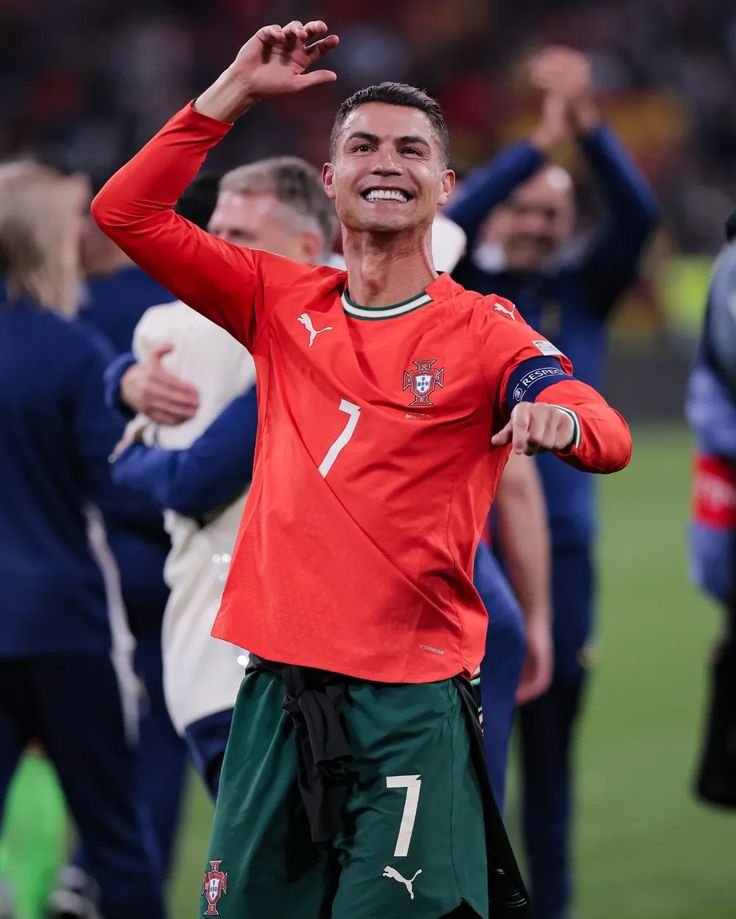 OneStadiumHQ's tweet photo. GAVE IT HIS ALL TILL THE VERY LAST MOMENT 

A LEGEND OF THE GAME 

RONALDO EXITS THE WORLD CUP https://t.co/0dQSuecyYw