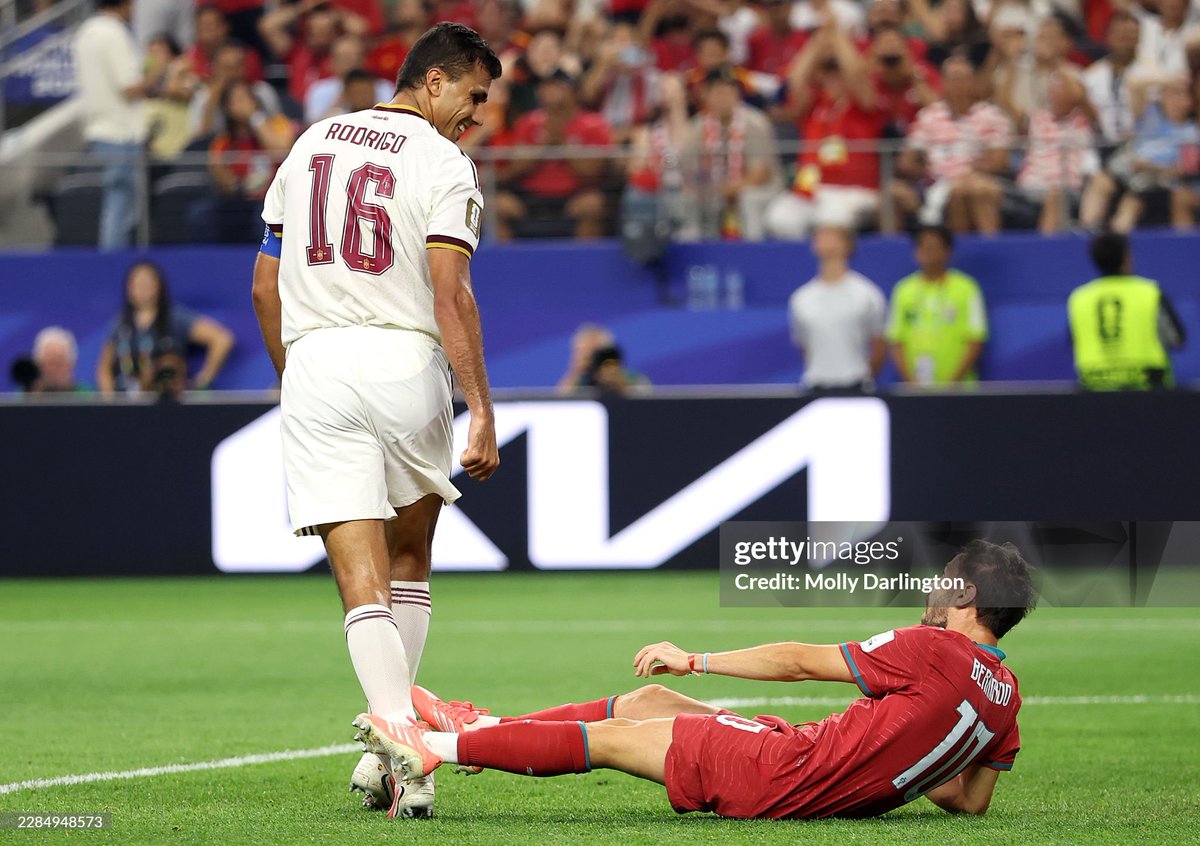 George_Zur1's tweet photo. Rodri hated him all this time 😭😭😭😭😭😭😭😭😭 https://t.co/LbuX7MN7sv