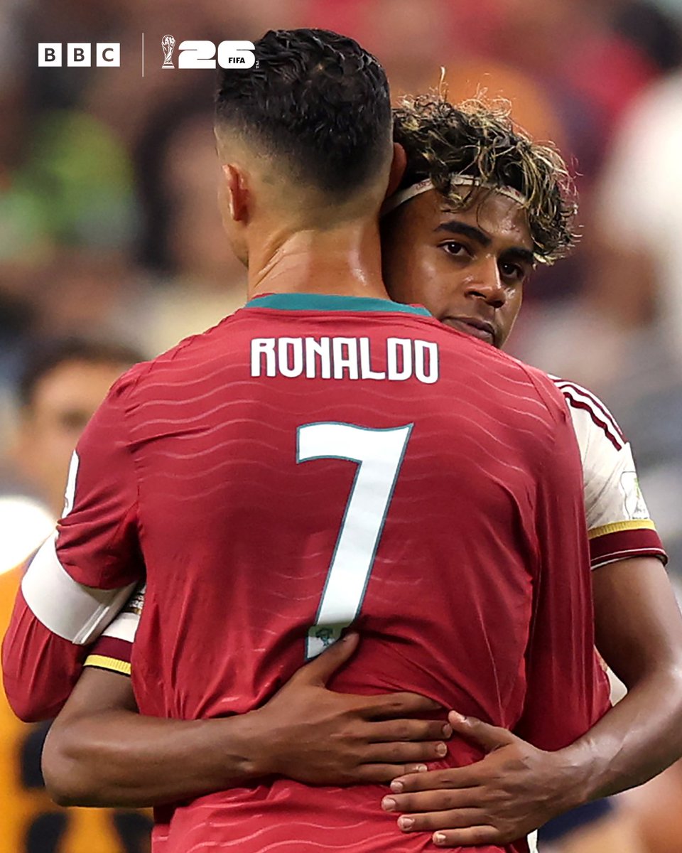 BBCMOTD's tweet photo. Lamine Yamal 🫂 Cristiano Ronaldo https://t.co/D9yGmpf4l5