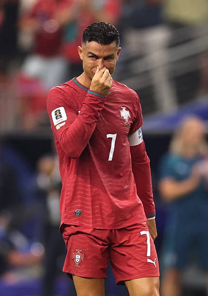1SMi_'s tweet photo. 🚨🚨🚨🚨🚨🚨 الاكثـر انتشـارًا!!!!!!

بـكاء الاسطورة كريستيانو رونالدو بعد الخروج من المونديال!😰🇵🇹 https://t.co/SM8QOOIuza
