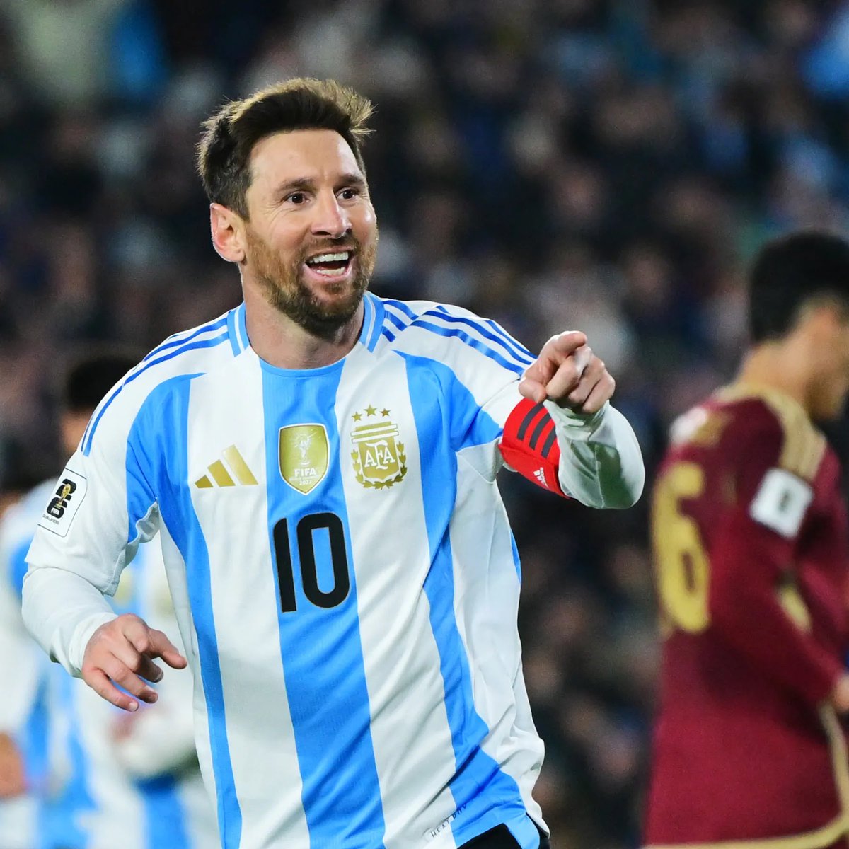 bof9laa's tweet photo. كم هي الدنيا واطيه

لما الاراجوز ميسي يفرشون له الطريق لكأس العالم

والدون الشريف ابن الشريف يطلع من البطوله https://t.co/RhsfYfLFN3