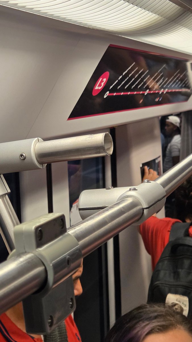 urbanredale's tweet photo. Tren 007 (MC1-3107) necesita reparación, puerta 5 @SITEURJAL https://t.co/p48eNYmMB6