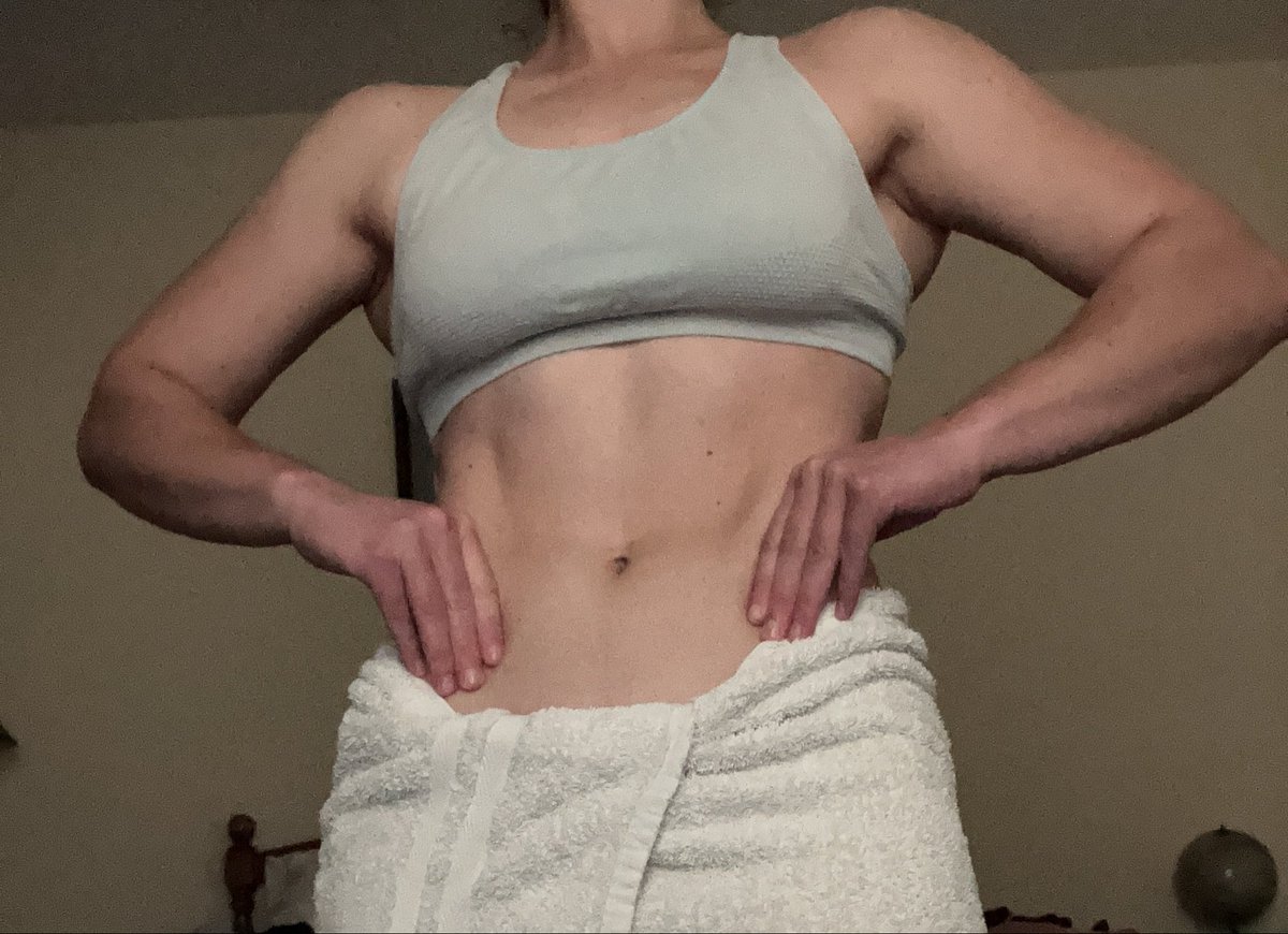 HiMissQuick's tweet photo. Run/shower -> time for glutes https://t.co/0EBYPJhdR5