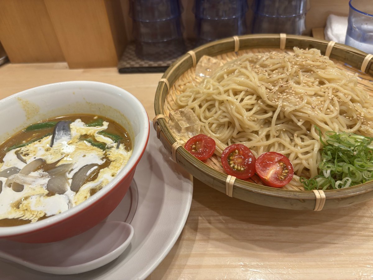 cvalda0131's tweet photo. ムタヒロ今月の限定はざる中華

出汁感◎肉たっぷりにツルモチ中太麺が食べ応えの本店
スパイシーなカレーにオクラの粘り、夏野菜たっぷりの鶏そば
胡麻味噌のコクに辣油の辛さが食欲を誘う西国分寺
どこも大満足でした😋

ごちそうさまでした！ https://t.co/zz20YD7QHK