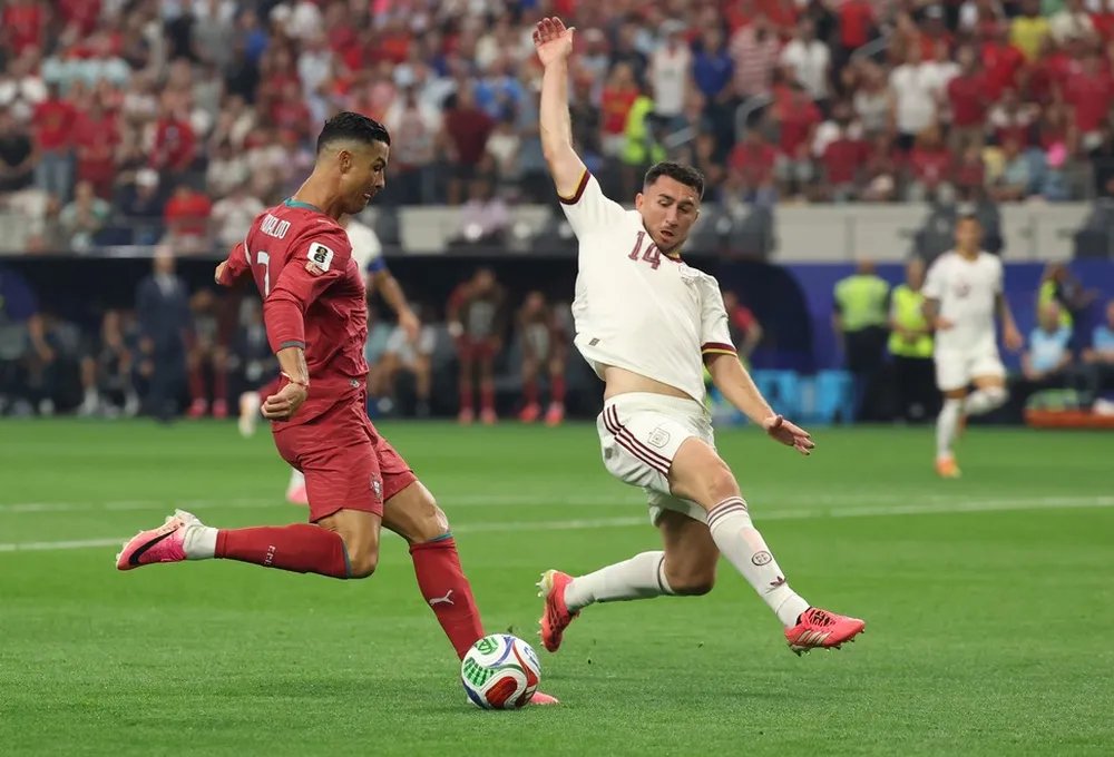 Manuira10's tweet photo. #mundialdefútbol2026 
España ganó 1 a 0 a Portugal sobre el final y avanza a cuartos. Cristiano se despide de los Mundiales, se acabo una era. Partido flojo de ambas selecciones, donde un detalle definió el partido. 
Siguen sin poder convertirle goles a España. https://t.co/a5LBTnctZw