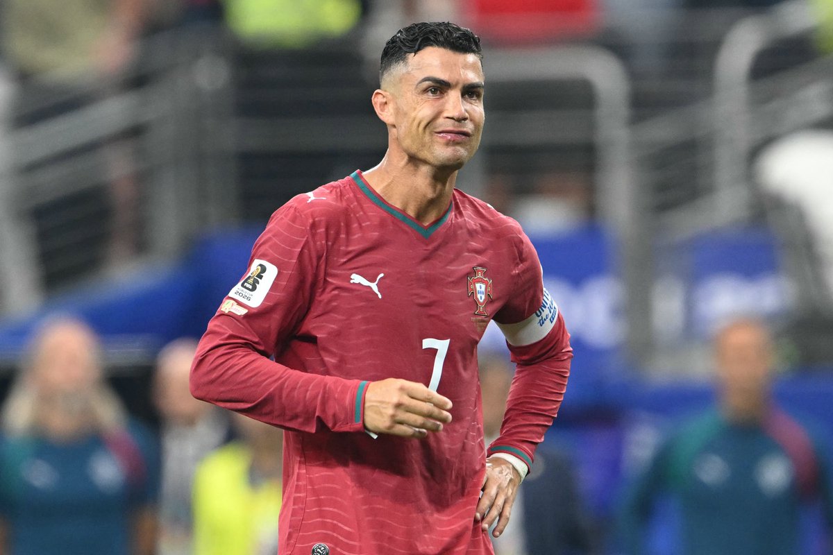 GoalJP_Official's tweet photo. 🇵🇹 涙とともに大舞台に別れ…

41歳クリスティアーノ・ロナウドのワールドカップはベスト16で終了。

「最後のW杯」では5試合すべてに先発し、3ゴールを挙げていた。

スペイン戦後にはラミン・ヤマルと抱擁する一幕も。 https://t.co/Ymp32plq57