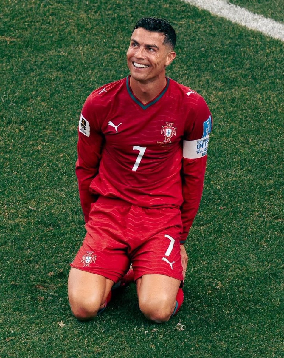 RMD1CF's tweet photo. تلعب وحيدا يا كريستيانو 

مدرب فاشل ولاعبين لا يملكون روح نهائيا

باهتين على ارضيه الملعب مع المنتخب 
وفحول مع انديتهم 

قويين في تصريحاتهم ضدك 

CR7 🤍 https://t.co/axHoFJ42K4
