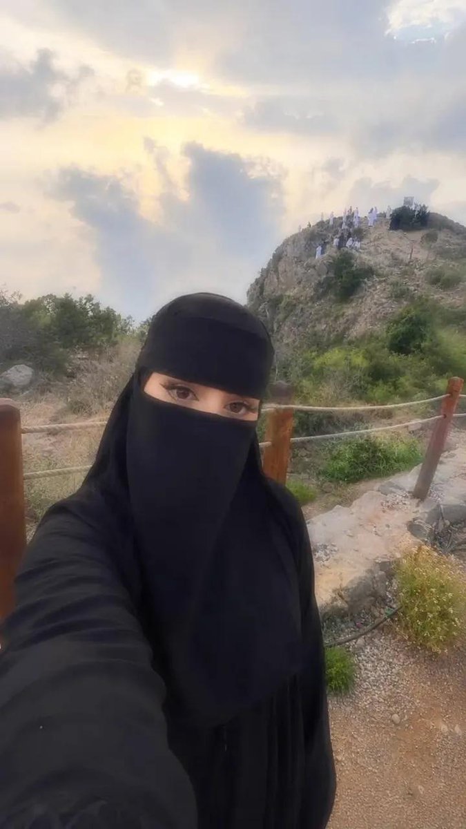 Mahgobnitwu's tweet photo. ان بغيت تحب حب اللي يحبك
لاتحب انسان قلبه مايبيك

اكذب الاقوال من حبك يسبك
من يحبك صدق...مايرضى عليك
[[෴✿ شَغُوف ✿༊෴: 💜 https://t.co/j8i2PSUbyo