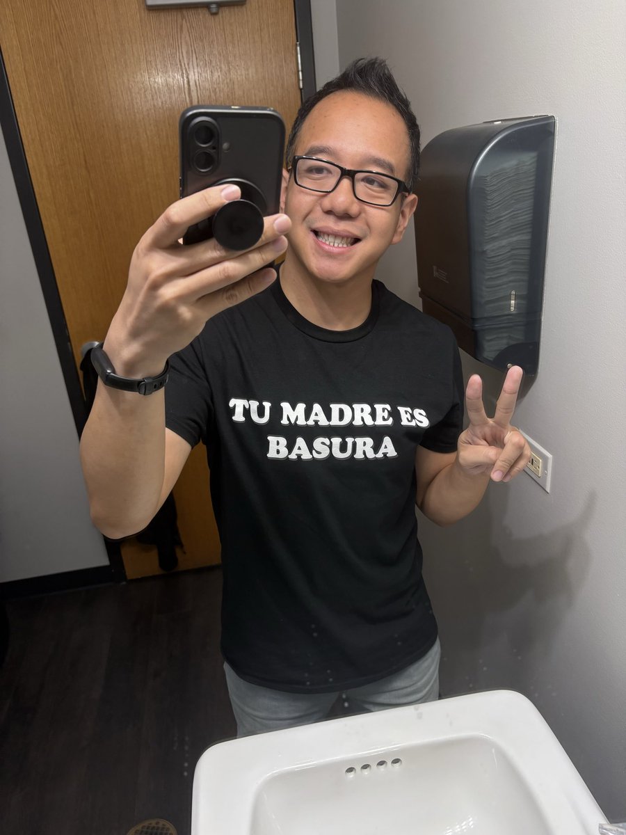 just___Jeff's tweet photo. “My mother taught me to never let anyone get the better of me. 
But your mother? Tu madre is basura, puta!” 
💁🏻‍♂️🗑️
Repping @YaOnlyLivvOnce for #WWERaw  tonight! #WWEChicago https://t.co/uVKxD3hLIX