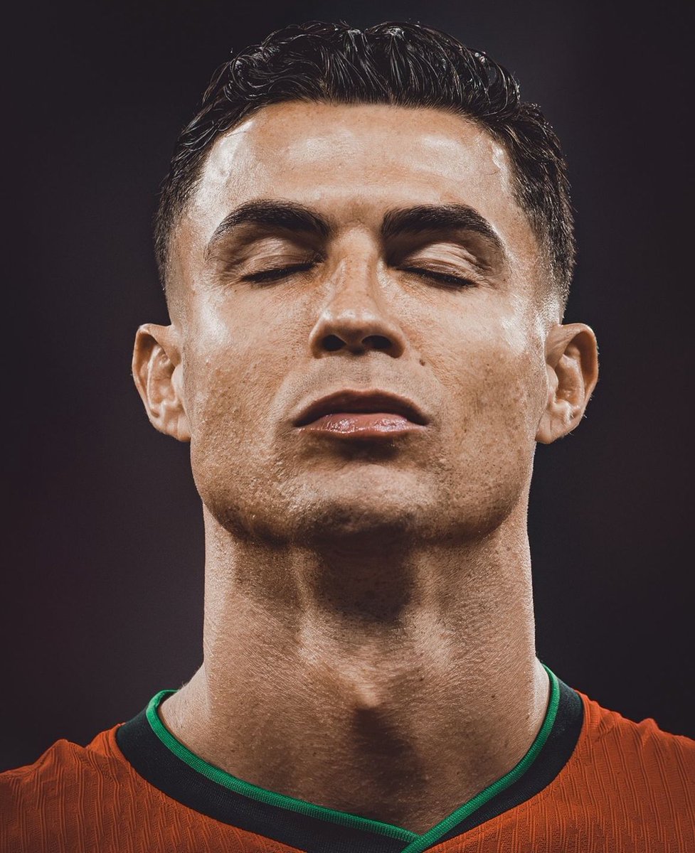 Rizark213's tweet photo. Je t'aime.  
Merci d'exister.  
Fier de t'avoir comme joueur préféré.  
Dans les bons moments comme dans les mauvais.  
Tu n'avais rien à prouver mais tu t’es donné.  

J'ai vu jouer le meilleur joueur de l'histoire, j'ai pu savouré la carrière de Cristiano Ronaldo. https://t.co/tyIFUh5ZSW