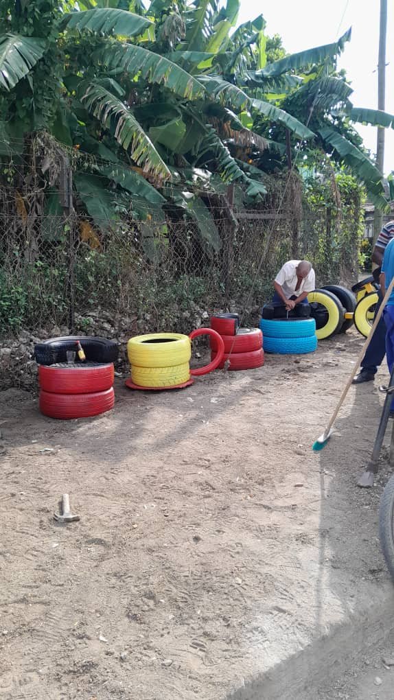 geiq_oc's tweet photo. La UEB Recape Camagüey perteneciente a la Empresa de la Goma Poligom transforma un antiguo vertedero en un parque de neumáticos inservibles, un espacio dentro de la ciudad de los tinajones recuperado para la recreación, la familia y la infancia. 
#QuímicosPorCuba https://t.co/A2Tg4koBZt